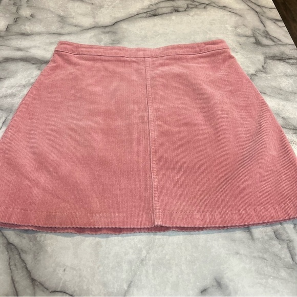 Forever 21 bottom corduroy pink mini skirt with front half way zíper. Size M - Picture 7 of 9